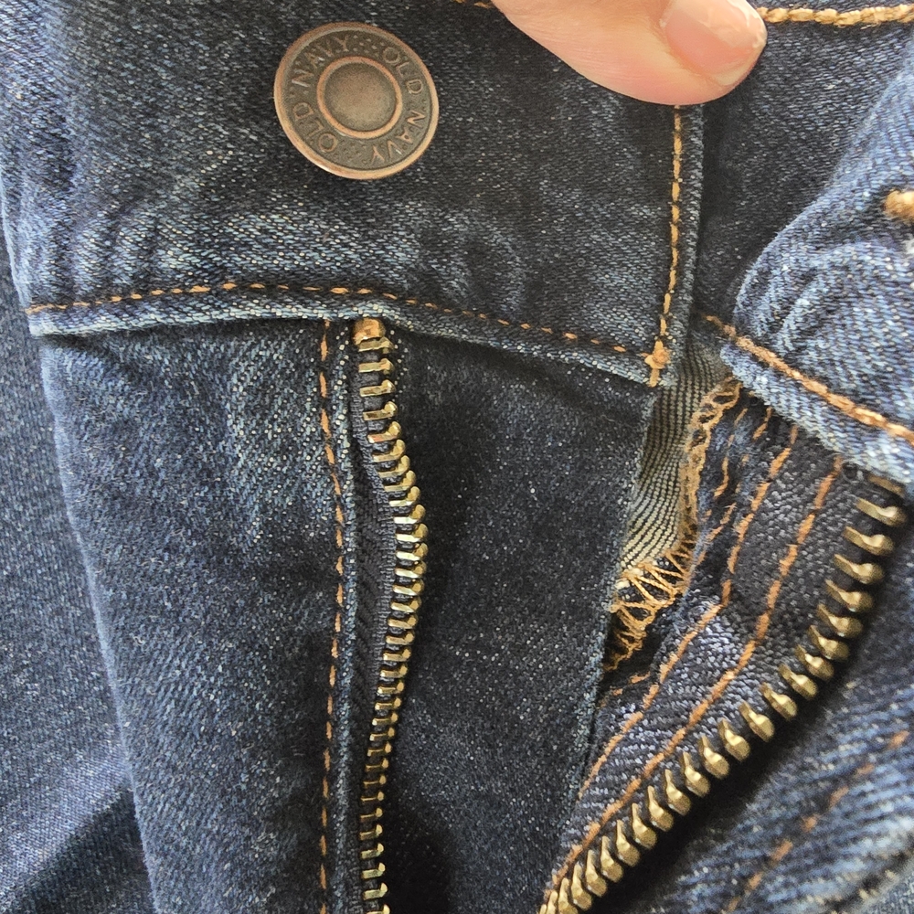 Old Navy Athletic Taper Built-In Flex Jeans - Picture 5 of 7